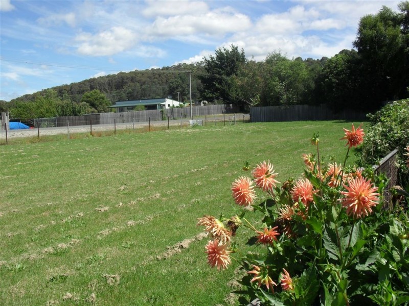 69 Weld st, Beaconsfield TAS 7270