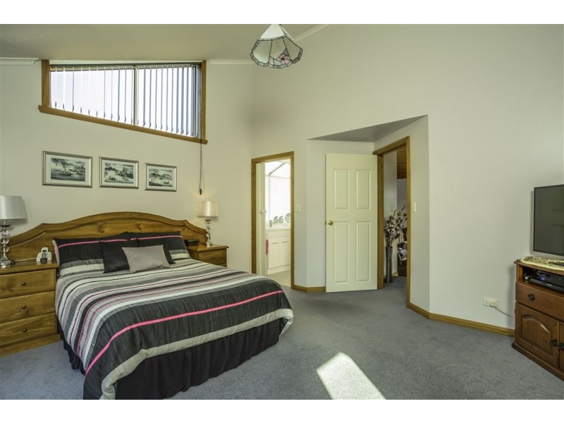 34 Douglas Street, Beaconsfield TAS 7270