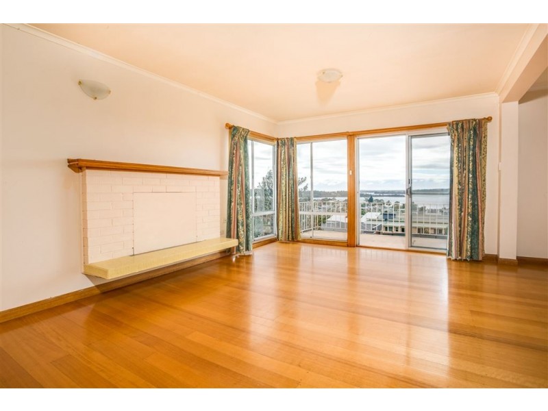 16 Ross Street, Beauty Point TAS 7270