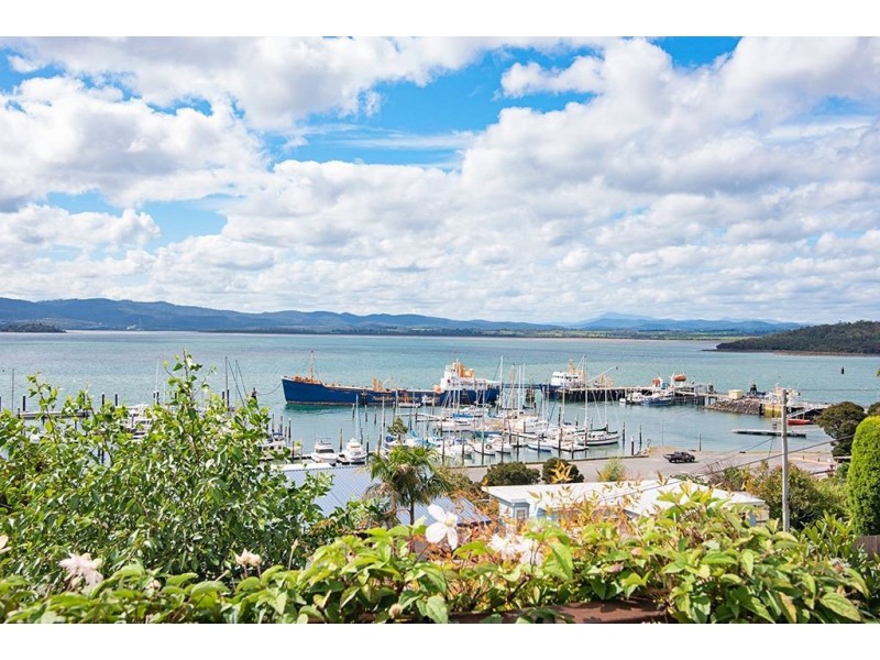 131 Flinders Street, Beauty Point TAS 7270