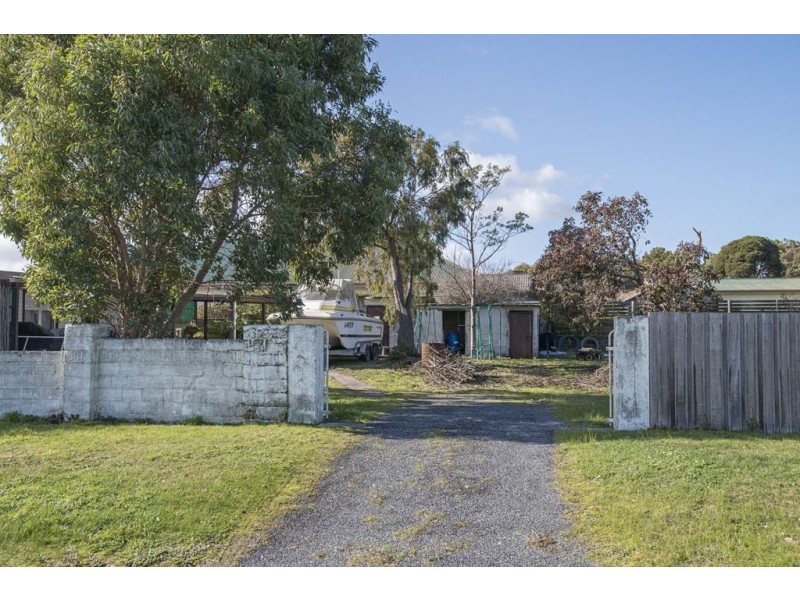 35 Esplanade, Beauty Point TAS 7270