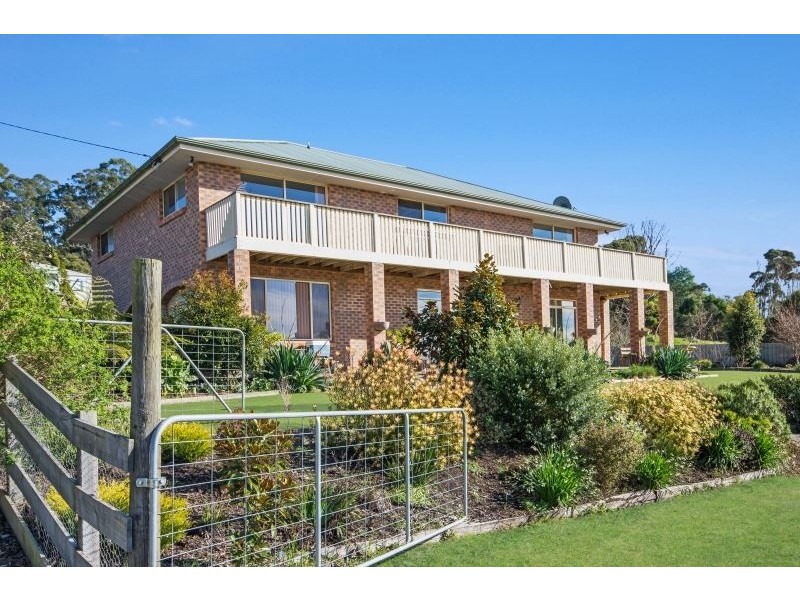 2 Augustus Street, Beauty Point TAS 7270