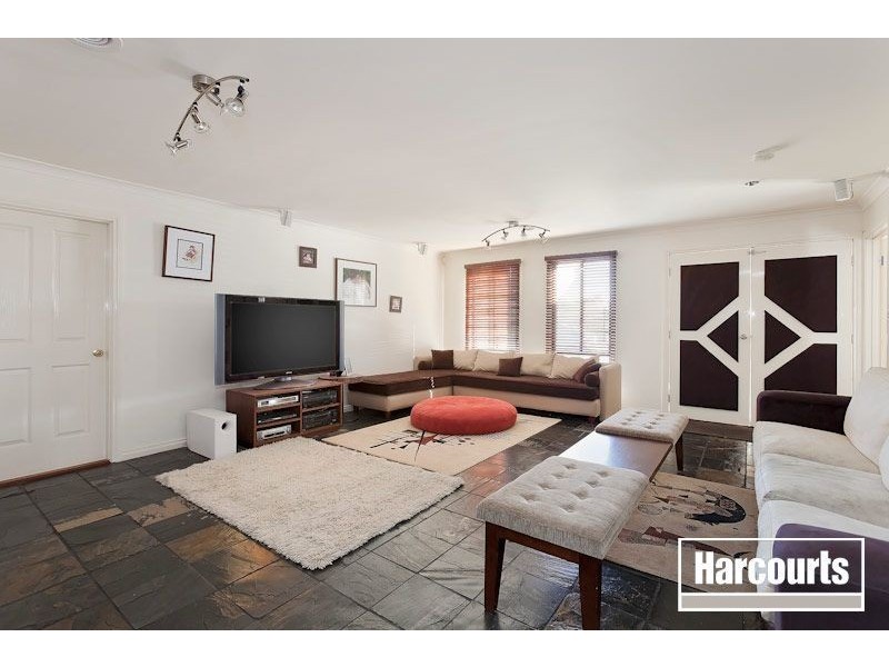 23 Hutchinson Drive, Lynbrook VIC 3975