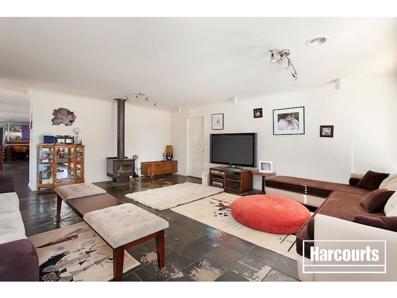 23 Hutchinson Drive, Lynbrook VIC 3975