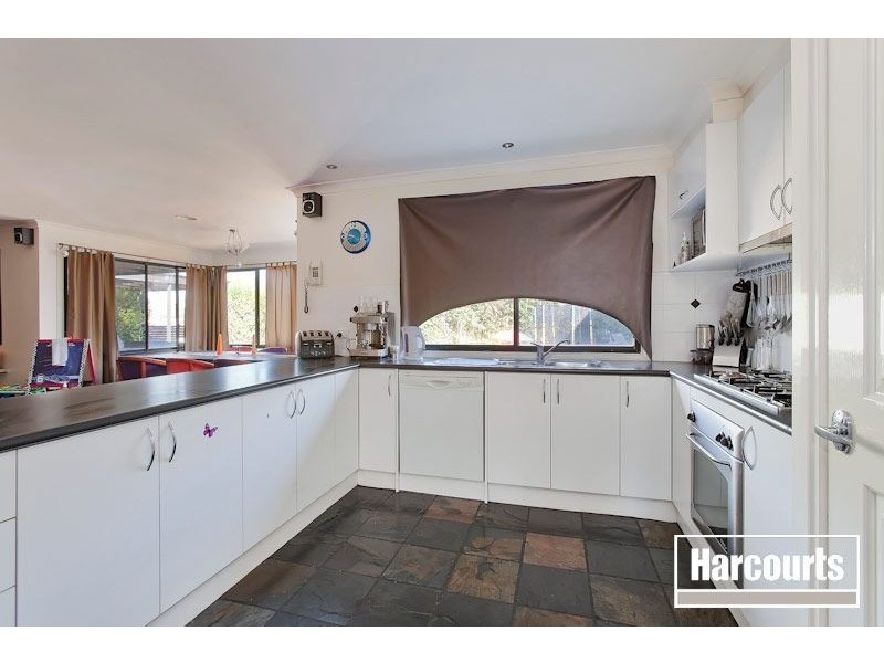 23 Hutchinson Drive, Lynbrook VIC 3975