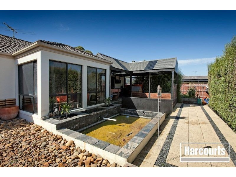 23 Hutchinson Drive, Lynbrook VIC 3975