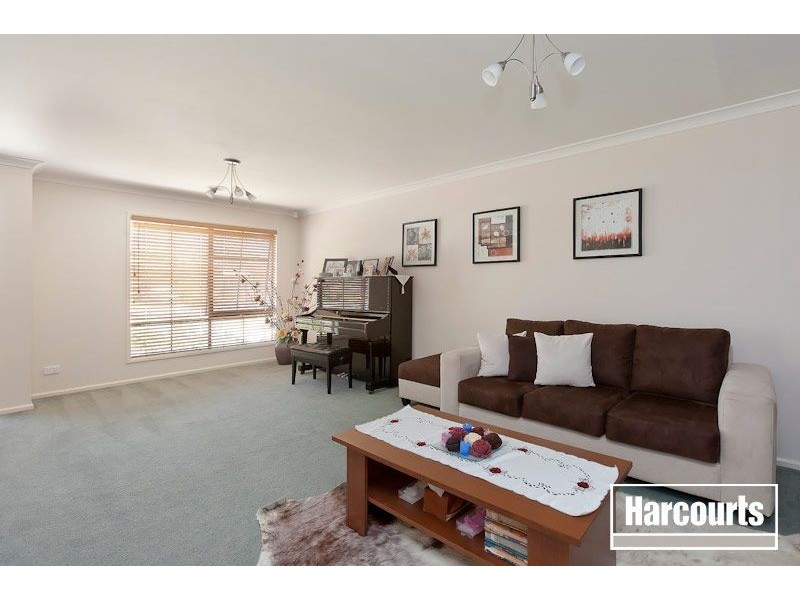 6 Boothby Terrace, Lynbrook VIC 3975