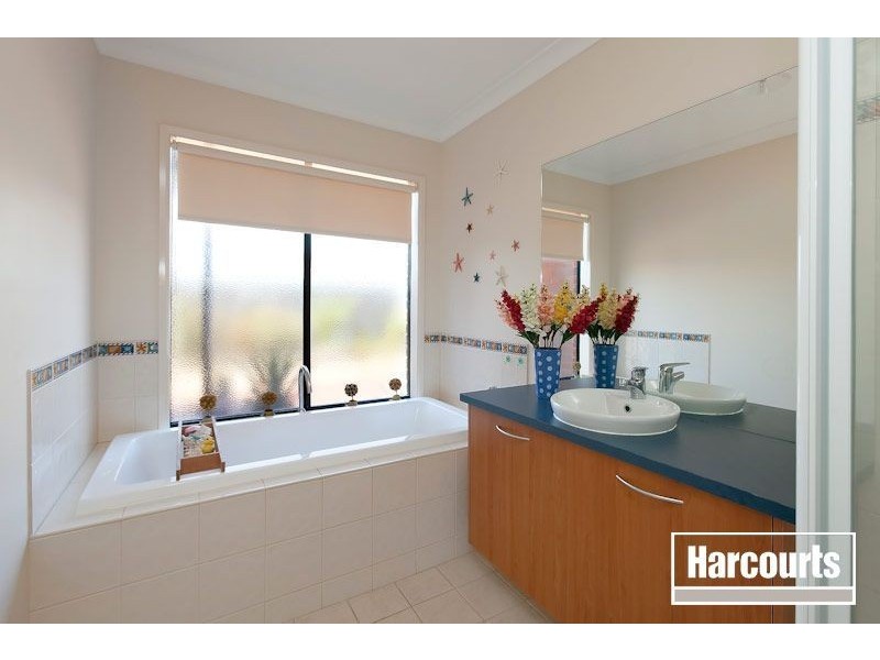 6 Boothby Terrace, Lynbrook VIC 3975