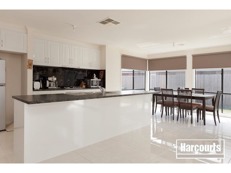 16 Boothby Terrace, Lynbrook VIC 3975