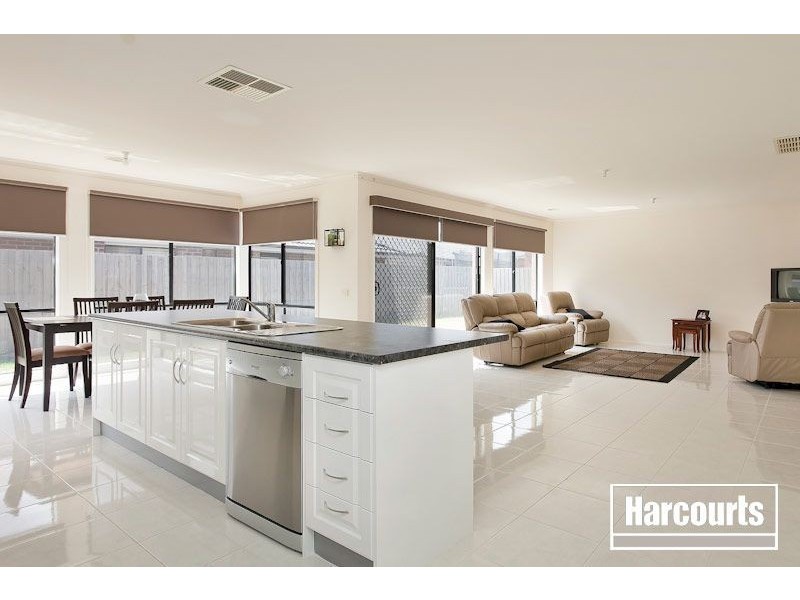 16 Boothby Terrace, Lynbrook VIC 3975