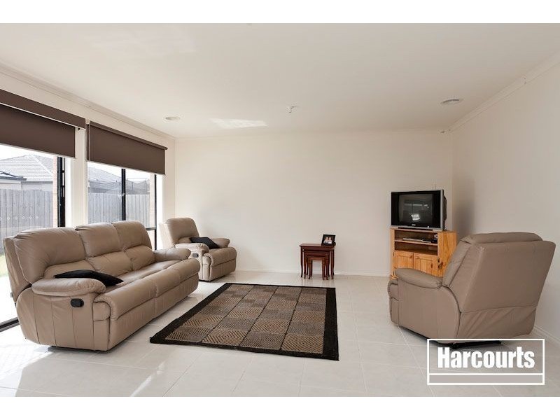 16 Boothby Terrace, Lynbrook VIC 3975