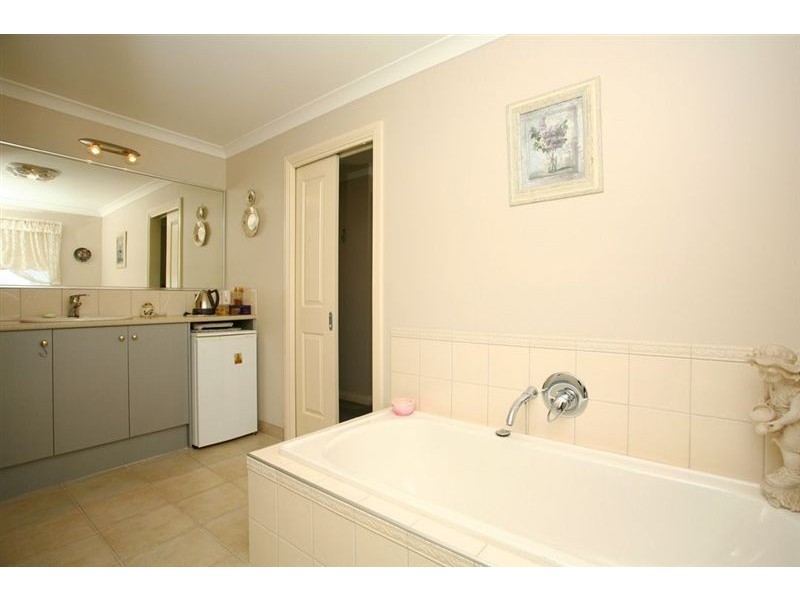 25 Moreton Bay Blvd, Lyndhurst VIC 3975