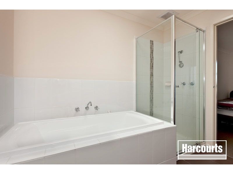 180 Paterson Drive, Lynbrook VIC 3975