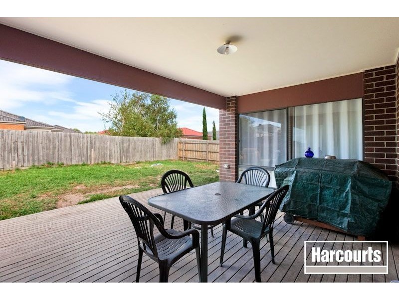 18 Olive Road, Lynbrook VIC 3975