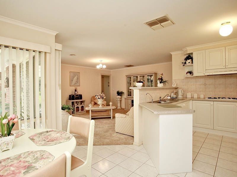 9 Slessor Avenue, Lynbrook VIC 3975