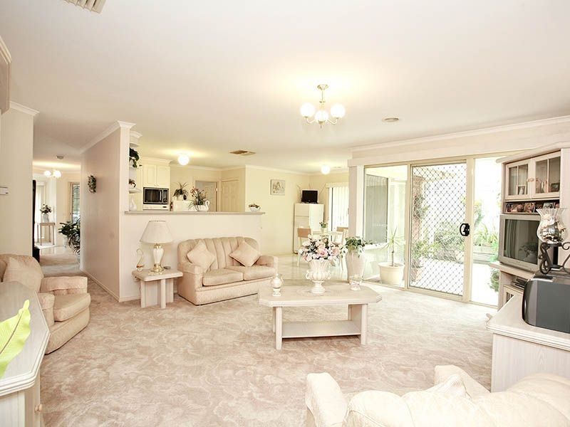 9 Slessor Avenue, Lynbrook VIC 3975