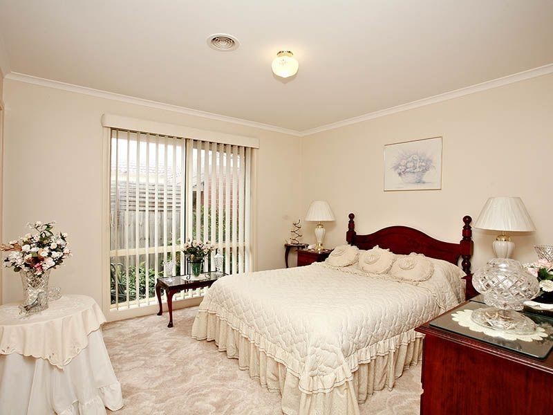 9 Slessor Avenue, Lynbrook VIC 3975