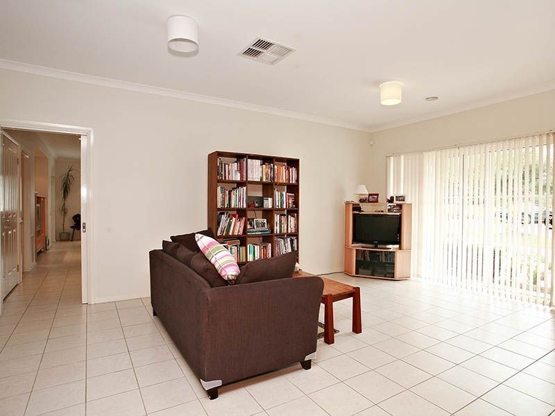 22 Caversham Terrace, Lynbrook VIC 3975