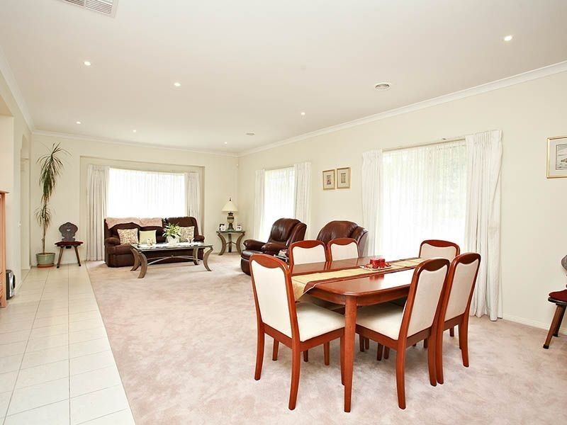 22 Caversham Terrace, Lynbrook VIC 3975