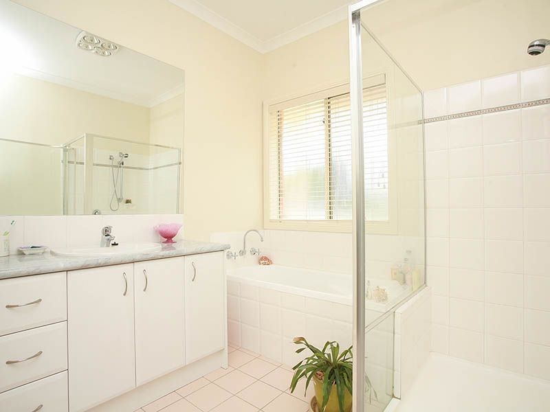 22 Caversham Terrace, Lynbrook VIC 3975