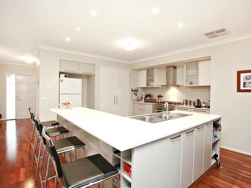 3 Boldrewood Place, Lynbrook VIC 3975