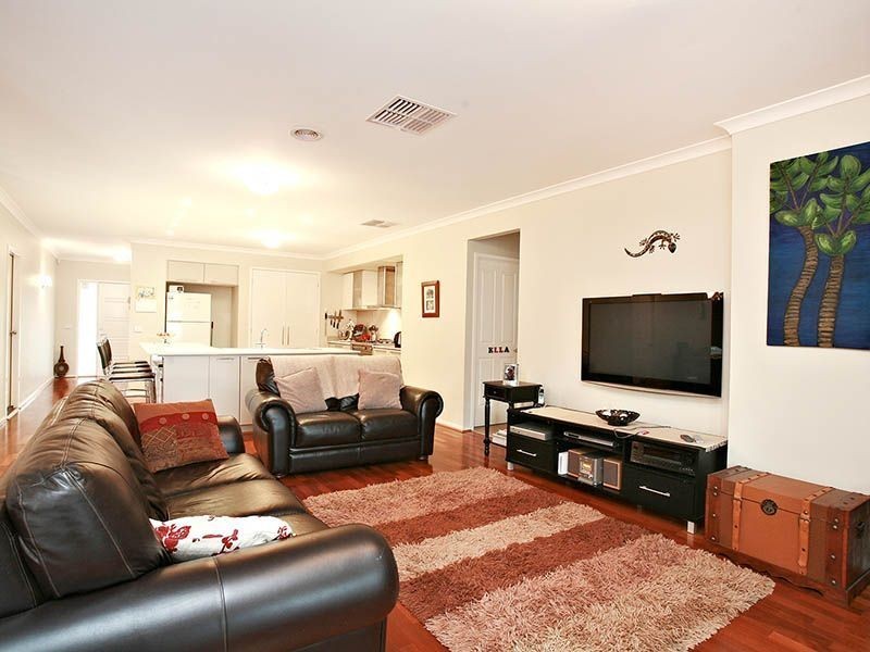 3 Boldrewood Place, Lynbrook VIC 3975