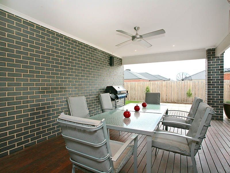 3 Boldrewood Place, Lynbrook VIC 3975