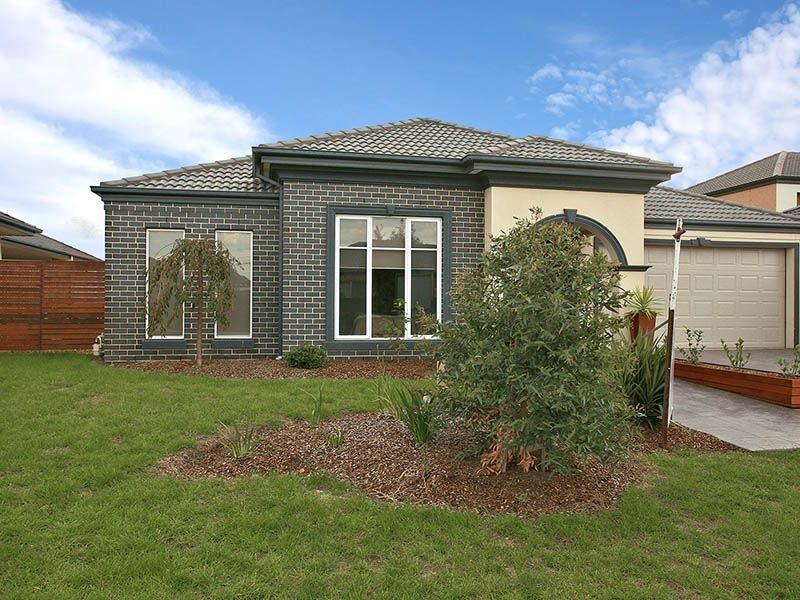 3 Boldrewood Place, Lynbrook VIC 3975