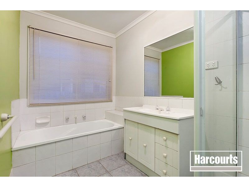 41 Hutchinson Drive, Lynbrook VIC 3975