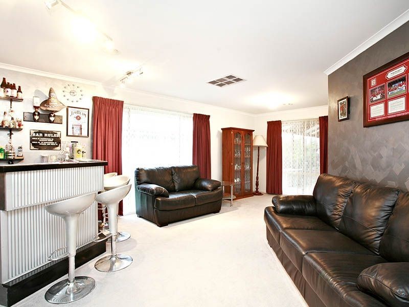 7 Macleod Way, Lynbrook VIC 3975