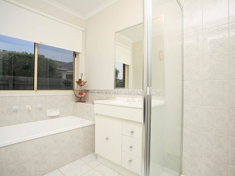 7 Macleod Way, Lynbrook VIC 3975