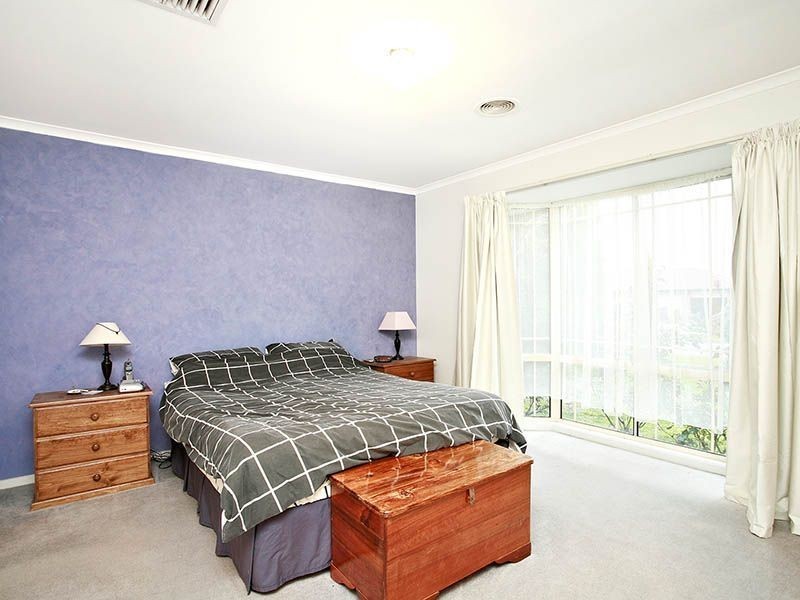 7 Macleod Way, Lynbrook VIC 3975