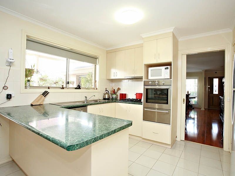 16 Henry Lawson Drive, Lynbrook VIC 3975