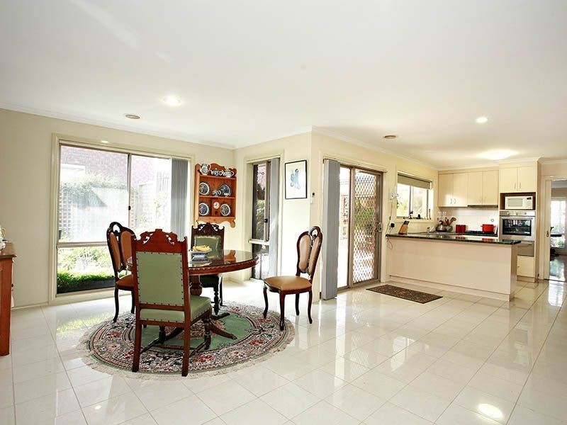 16 Henry Lawson Drive, Lynbrook VIC 3975