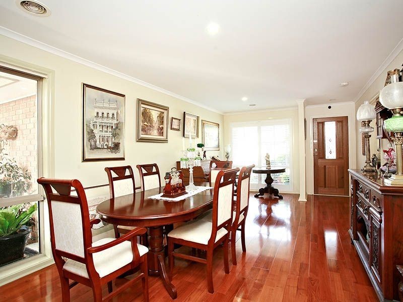 16 Henry Lawson Drive, Lynbrook VIC 3975