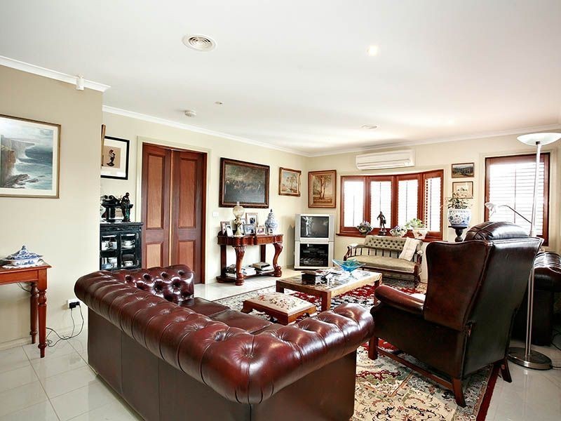 16 Henry Lawson Drive, Lynbrook VIC 3975