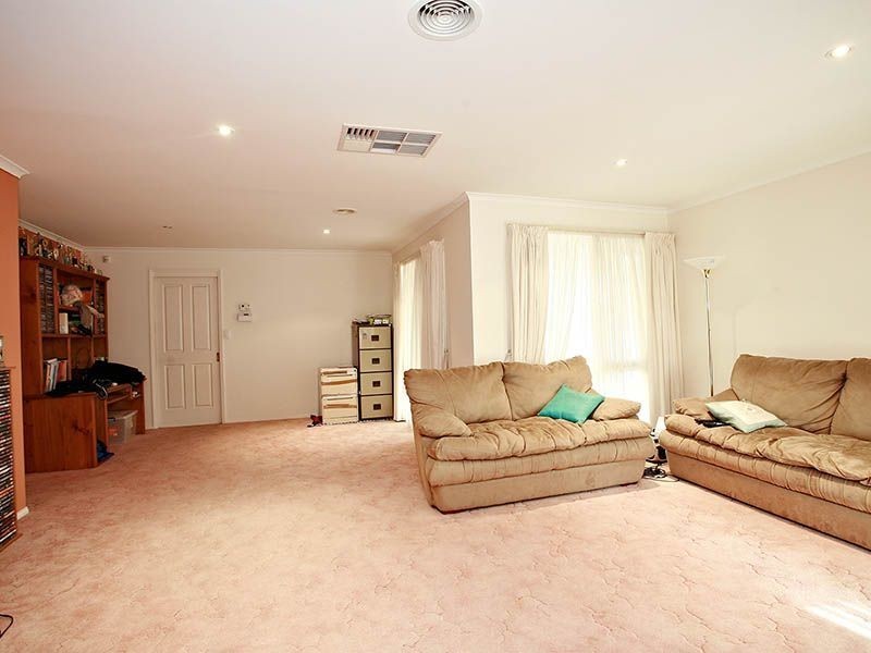 7 Dutton Close, Lynbrook VIC 3975