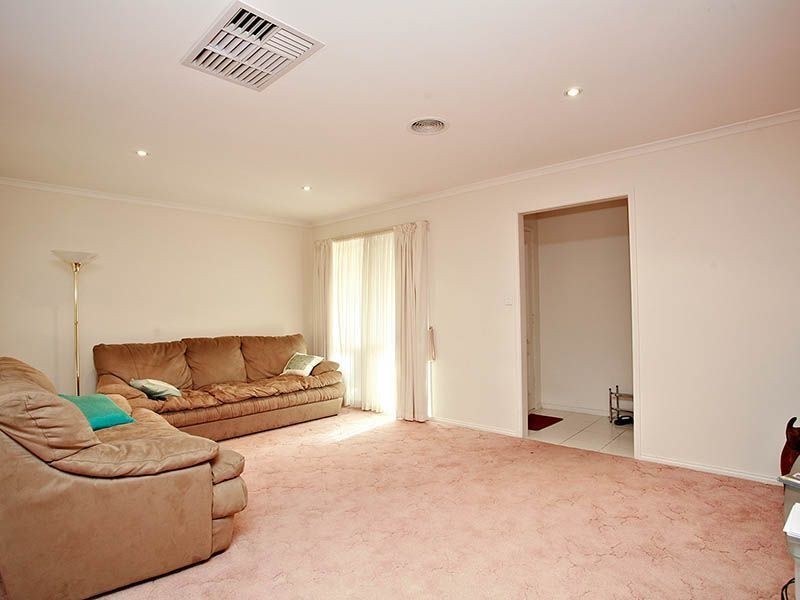 7 Dutton Close, Lynbrook VIC 3975