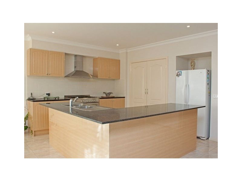 7 Golden Elm Way, Lyndhurst VIC 3975