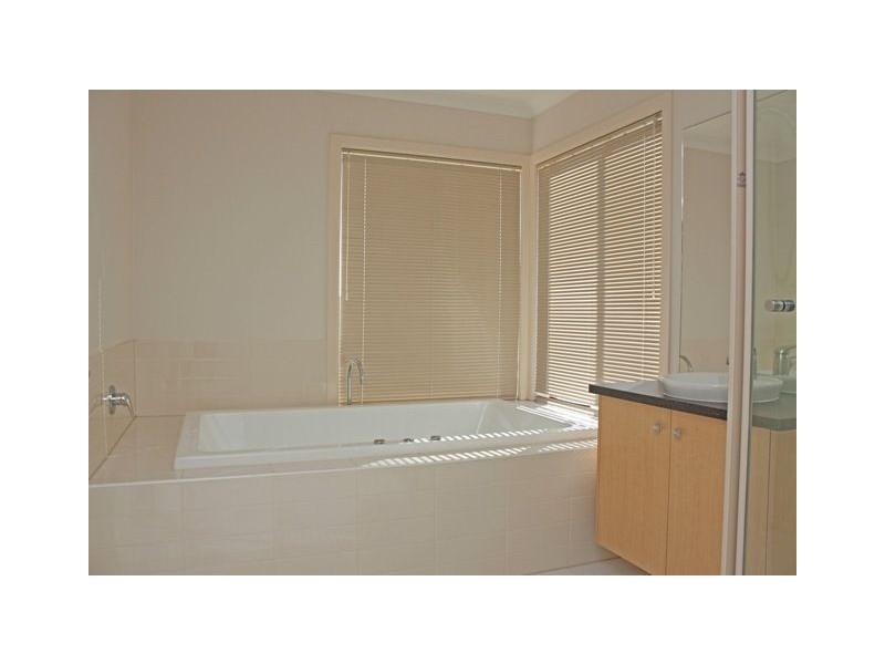 7 Golden Elm Way, Lyndhurst VIC 3975