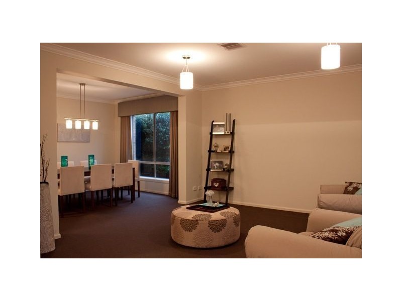 76 Paterson Drive, Lynbrook VIC 3975