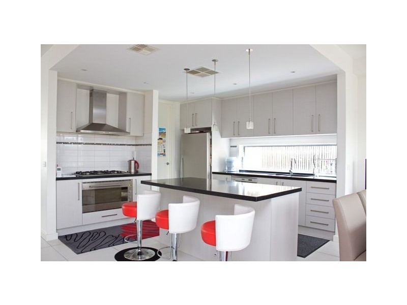 34 Yellowbox Cresent, Lyndhurst VIC 3975