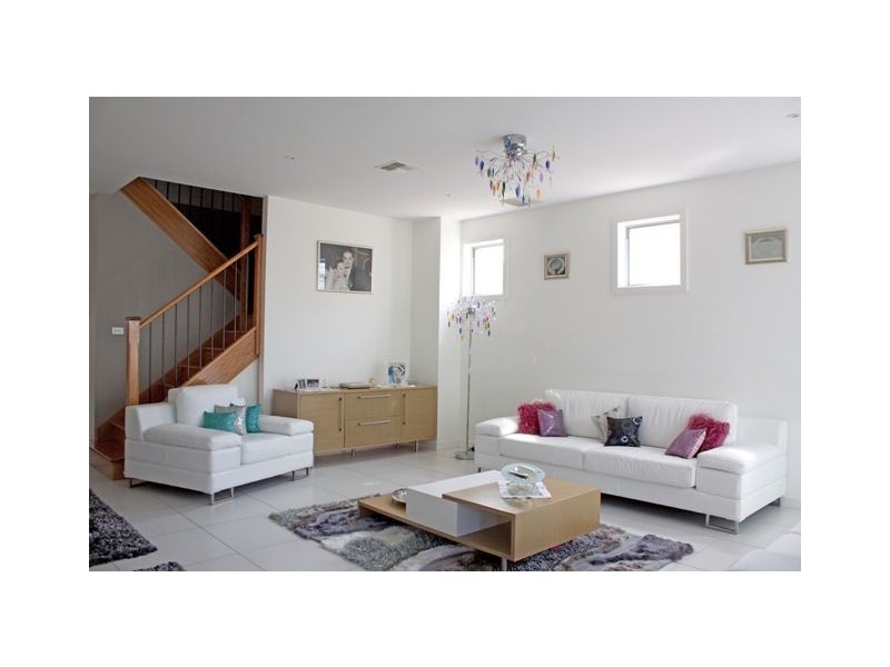 34 Yellowbox Cresent, Lyndhurst VIC 3975