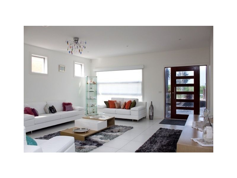 34 Yellowbox Cresent, Lyndhurst VIC 3975