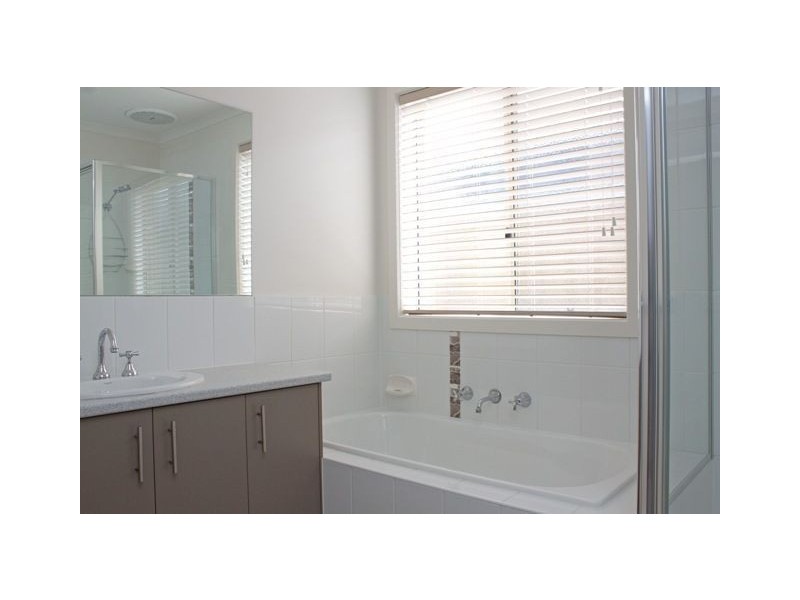 12 Boland Drive, Lyndhurst VIC 3975