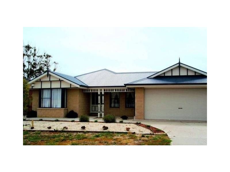 3 Bonwick Close, Lynbrook VIC 3975
