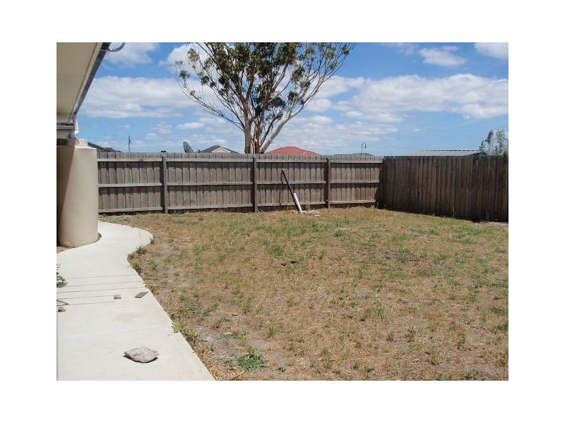 3 Bonwick Close, Lynbrook VIC 3975