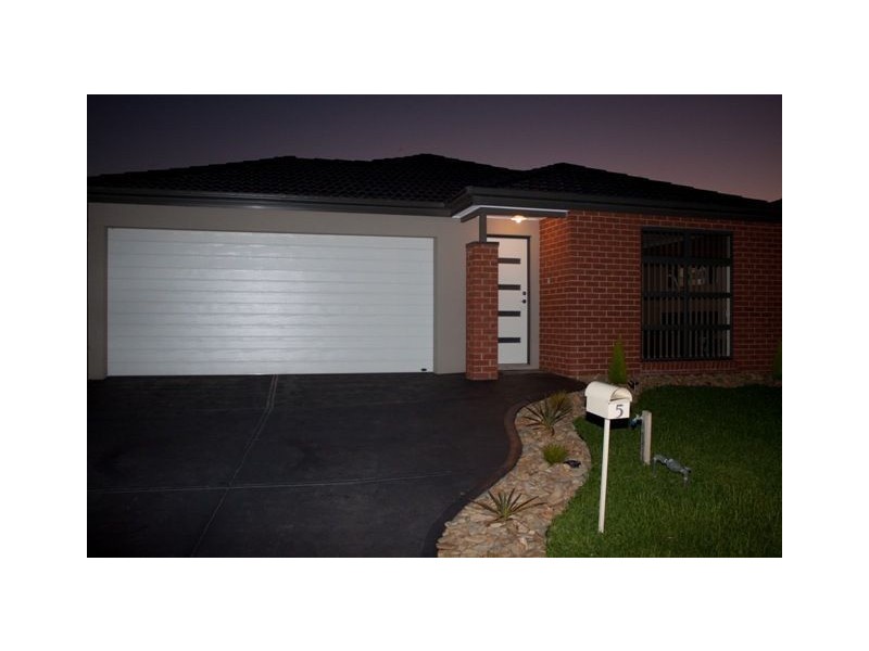 5 Banfield Place, Lyndhurst VIC 3975