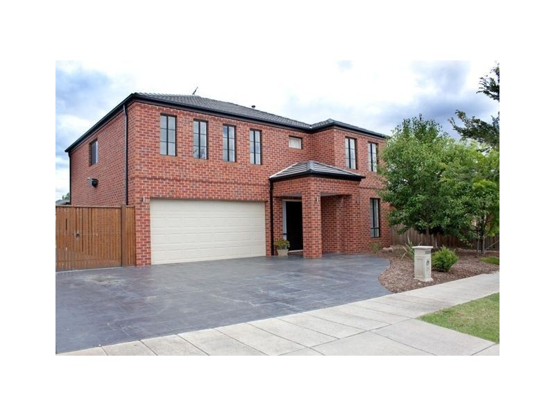 16 Baynton Cresent, Lynbrook VIC 3975
