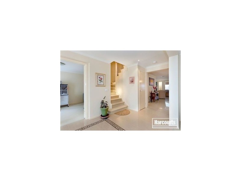 3 Ethel Turner Place, Lynbrook VIC 3975